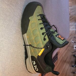 5.10 climbing shoe guide tennie size 8.5
